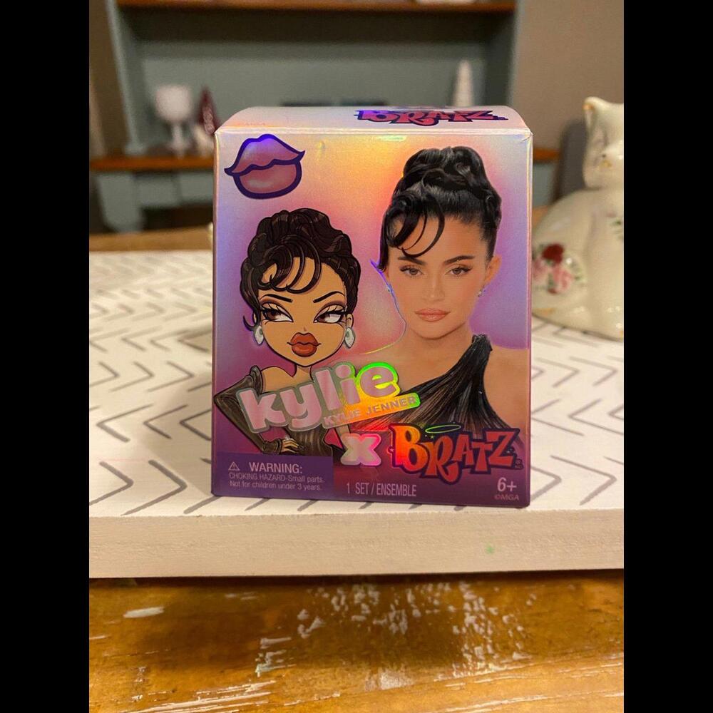 Bratz Kylie Jenner mini collectible surprise set New!